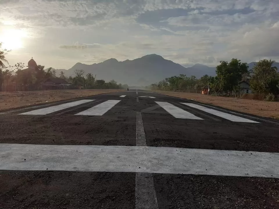 LAPANGAN TERBANG: Kondisi runway di Lapangan Terbang (Lapter) Letkol Wisnu, yang terletak di Desa Sumberkima, Kecamatan Gerokgak, Buleleng. (Eka Prasetya/RadarBuleleng.id)