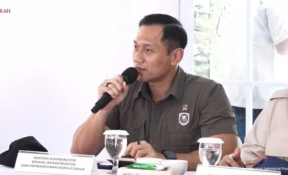 Menko Infrastruktur dan Pembangunan Kewilayahan, Agus Harimurti Yudhoyono (AHY), mengikuti rapat koordinasi dengan presiden Prabowo di Aceh Tamiang, 1 Januari 2026. Foto: Biro Pers Sekretariat Presiden