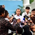 Menteri Sekretaris Negara, Prasetyo Hadi, mewakili Presiden Prabowo Subianto dan pemerintah, menyampaikan ucapan selamat Hari Pers Nasional (HPN) 2026 kepada seluruh insan pers yang ada di tanah air, sekaligus menyampaikan harapan agar pers Indonesia semakin profesional, maju, dan bertanggung jawab, Selasa (09/02/2026), di Kompleks Istana Kepresidenan Jakarta