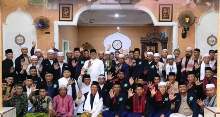 Wakil Bupati Sambas, Heroaldi Djuhardi Alwi, menghadiri kegiatan Sajadah Fajar. FOTO: Aep06/ portalbmi.id