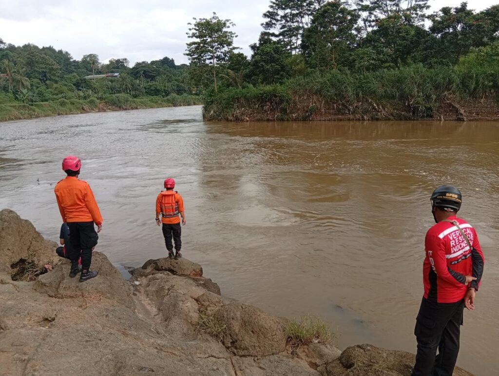Peristiwa nahas tersebut terjadi pada Minggu (1/2) malam sekitar pukul 20.00 WIB. FOTO: Dian Wiryawan/BPBD Tangsel