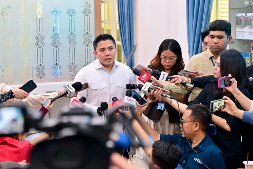 Seskab Teddy dalam keterangannya kepada awak media di Kompleks Istana Kepresidenan, Jakarta pada Selasa, 3 Februari 2026. FOTO: BPMI Setpres