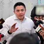 Seskab Teddy dalam keterangannya kepada awak media di Kompleks Istana Kepresidenan, Jakarta pada Selasa, 3 Februari 2026. FOTO: BPMI Setpres