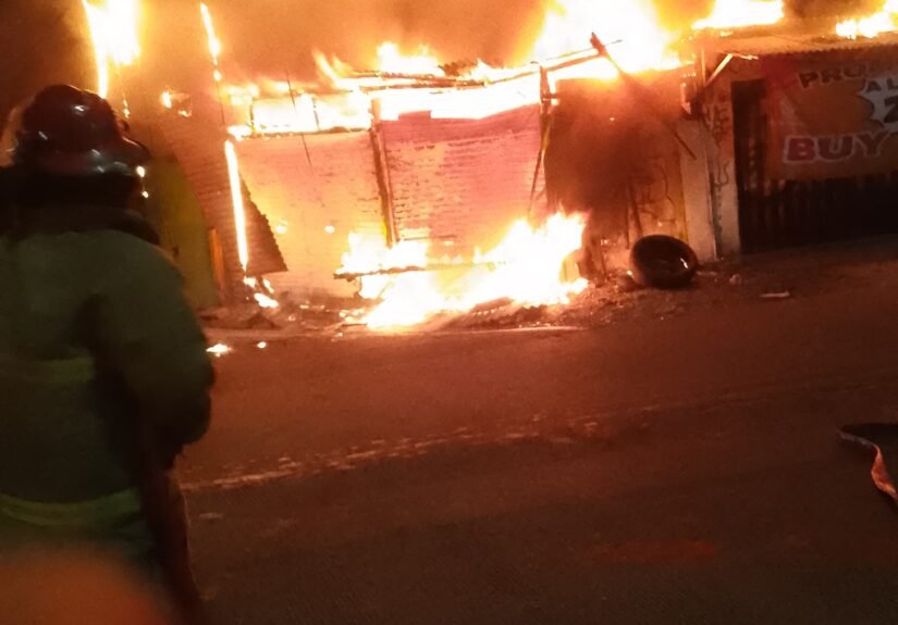 Kebakaran Hanguskan Kios Tambal Ban di Pamulang. FOTO: Henny06/ portalbmi.id