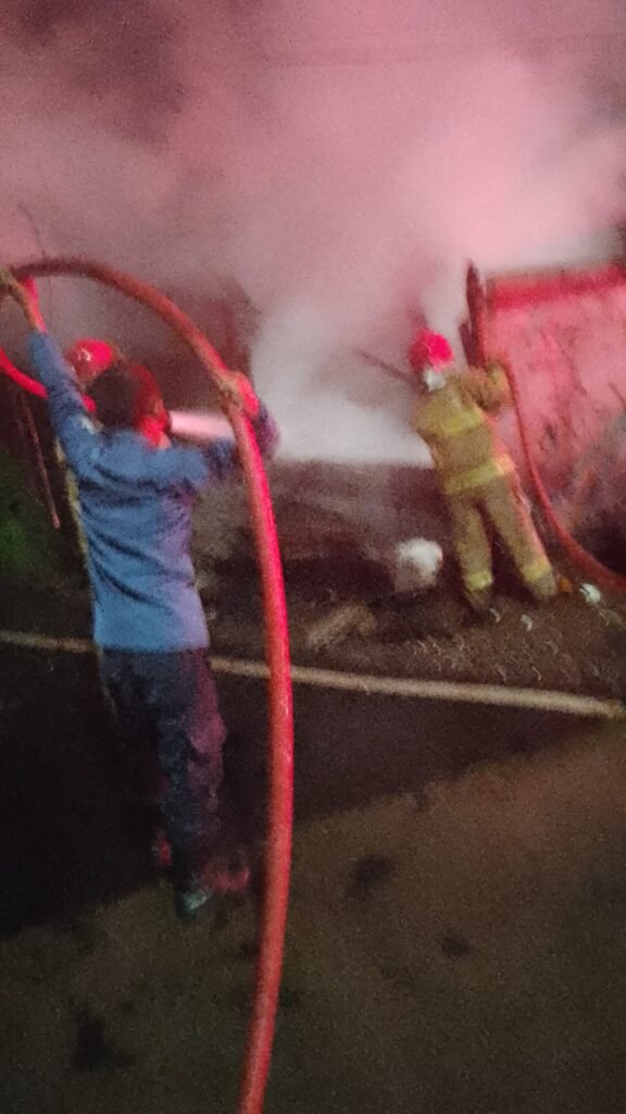 Kebakaran Hanguskan Kios Tambal Ban di Pamulang. FOTO: Henny06/ portalbmi.id