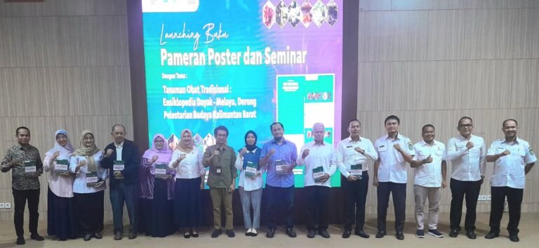 Kepala BAPPERIDA Kalimantan Barat Launching Buku, Pameran Poster dan Seminar dengan tema: “Tanaman Obat Tradsional. FOTO: Aep05/ portalbmi.id
