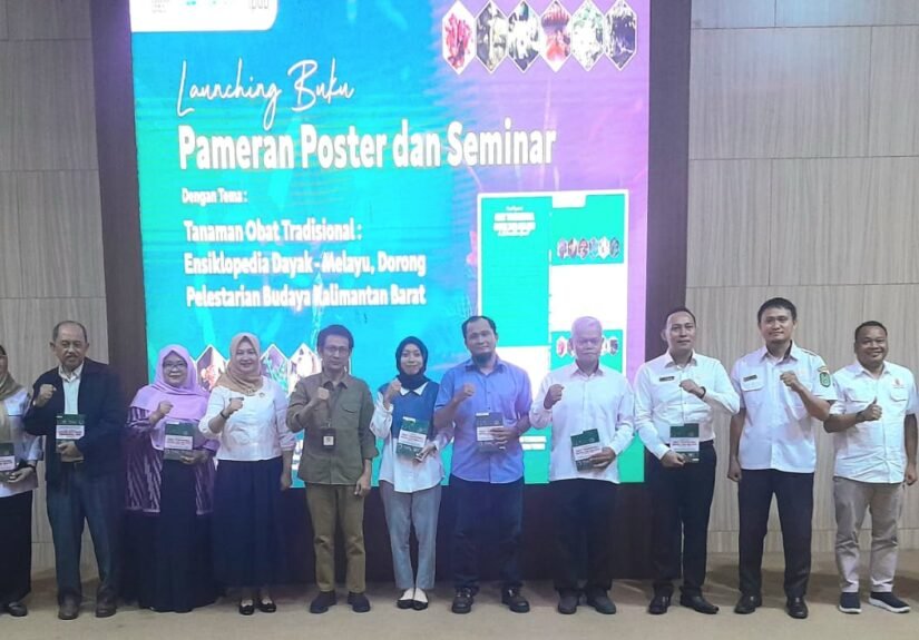 Kepala BAPPERIDA Kalimantan Barat Launching Buku, Pameran Poster dan Seminar dengan tema: “Tanaman Obat Tradsional. FOTO: Aep05/ portalbmi.id