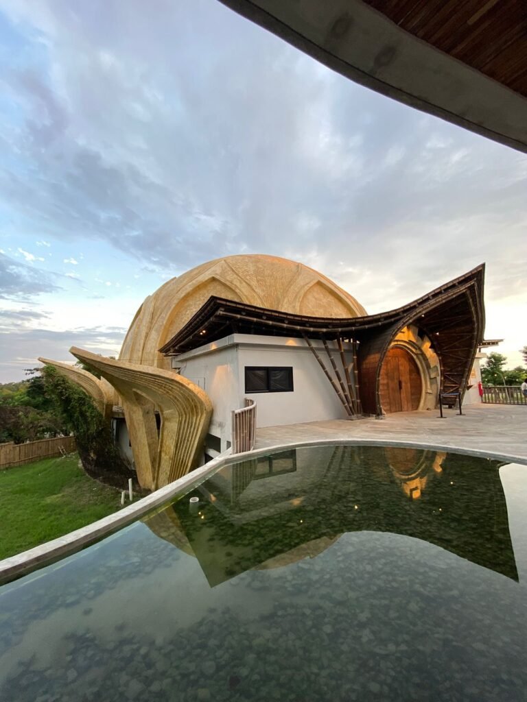 Ikon monumental berupa Patung Nuanu (The Earth Sentinels). FOTO: Santi07/ portalbmi.id