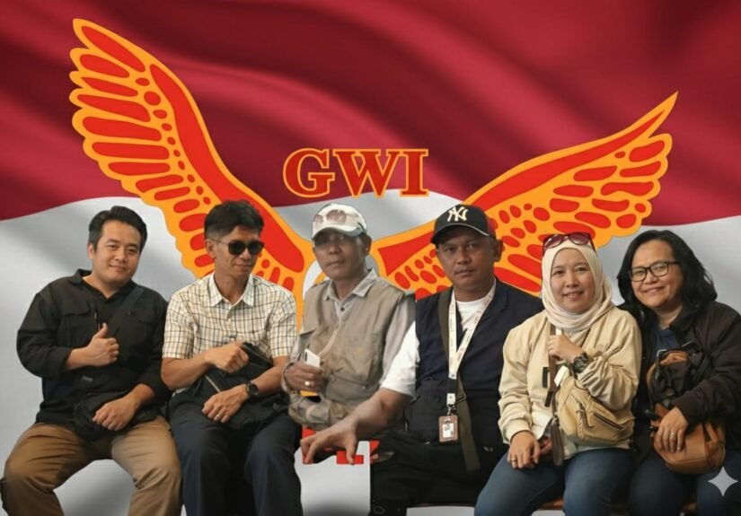 Rombongan GWI Kalbar terlebih dahulu menyambangi salah satu instansi pemerintah di Kota Sambas. FOTO: Aep05/ portalbmi.id