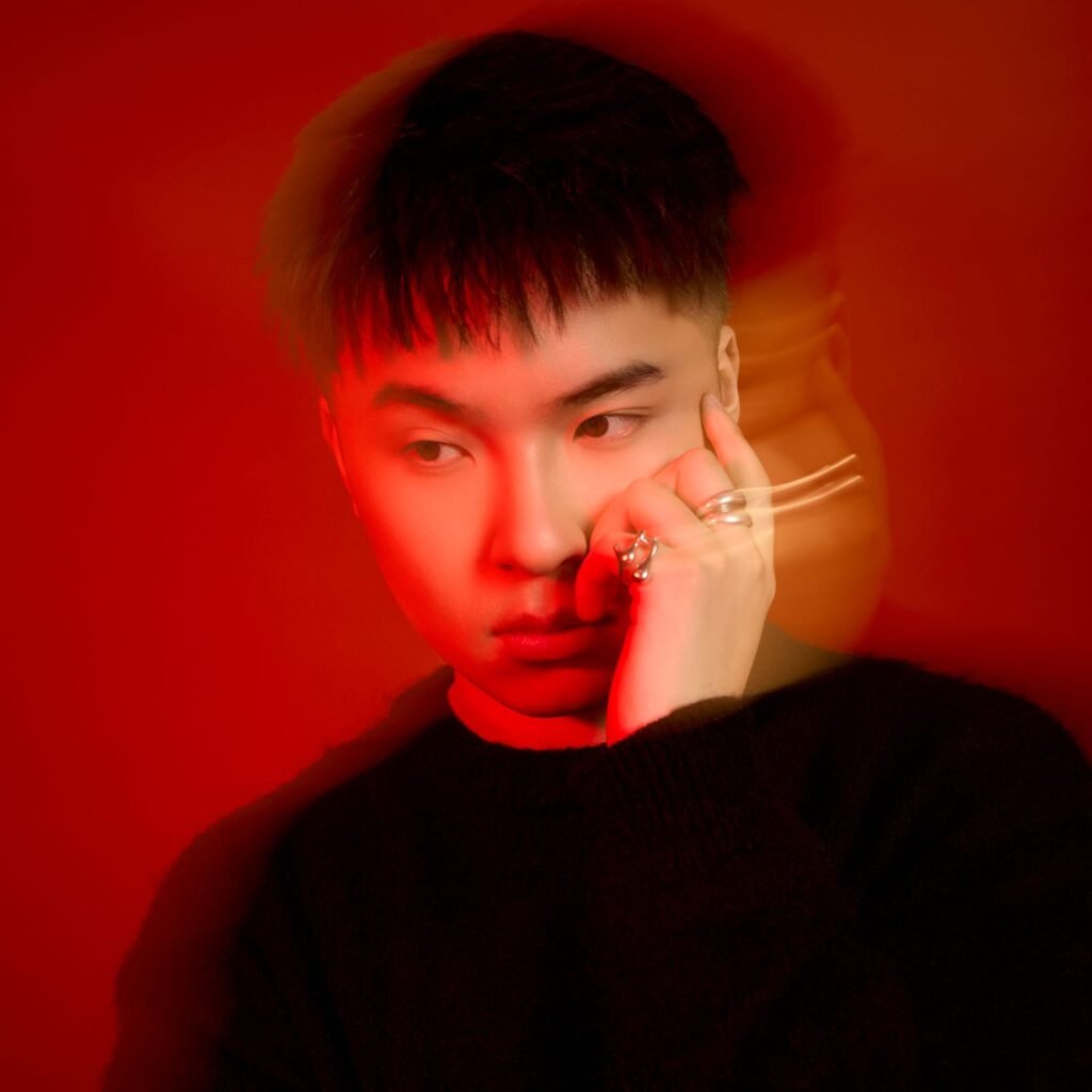 Musisi asal Australia, Keenan Te, melanjutkan perjalanan bermusiknya di kancah global dengan merilis single terbarunya yang berjudul ‘Bones. FOTO: Allung06/ portalbmi.id