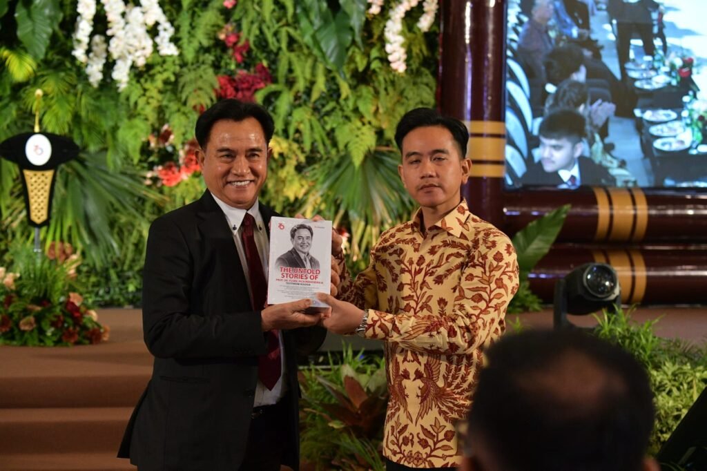 Wakil Presiden (Wapres) Gibran Rakabuming menghadiri acara Peluncuran Delapan Buku Rekam Jejak 70 Tahun Prof. Dr. Yusril Ihza Mahendra. FOTO: BPMI Setpres