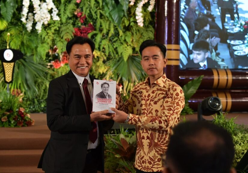 Wakil Presiden (Wapres) Gibran Rakabuming menghadiri acara Peluncuran Delapan Buku Rekam Jejak 70 Tahun Prof. Dr. Yusril Ihza Mahendra. FOTO: BPMI Setpres