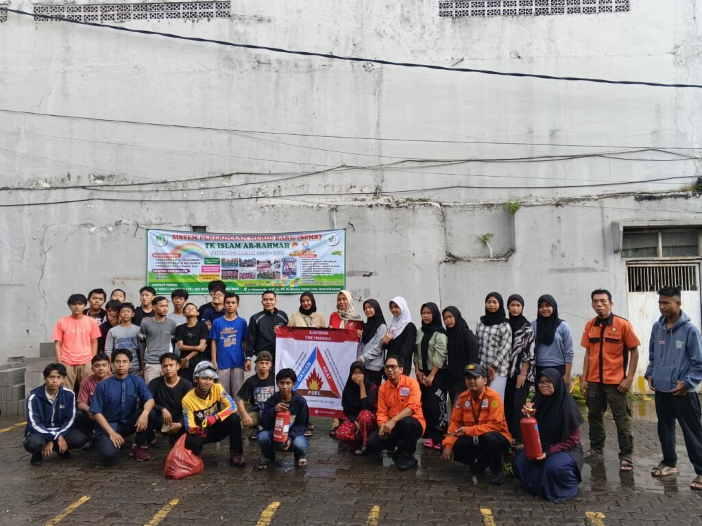 Puluhan pemuda berkumpul di Masjid Arrahmah, Rempoa, pada Sabtu (7/2) siang untuk mengikuti pelatihan "Pemuda Siaga Bencana 2026". FOTO: Henny06/portalbmi.id