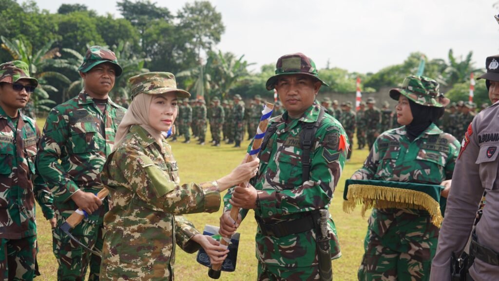 Upacara pembukaan dipimpin langsung oleh Hj. Ratu Rachmatuzakiyah selaku Inspektur Upacara.. FOTO: Budi05/portalbmi.id