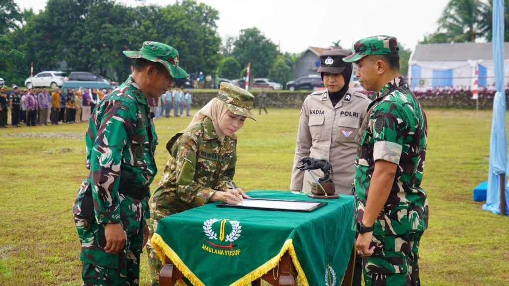 Upacara pembukaan dipimpin langsung oleh Hj. Ratu Rachmatuzakiyah selaku Inspektur Upacara.. FOTO: Budi05/portalbmi.id