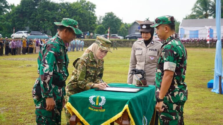 Upacara pembukaan dipimpin langsung oleh Hj. Ratu Rachmatuzakiyah selaku Inspektur Upacara.. FOTO: Budi05/portalbmi.id