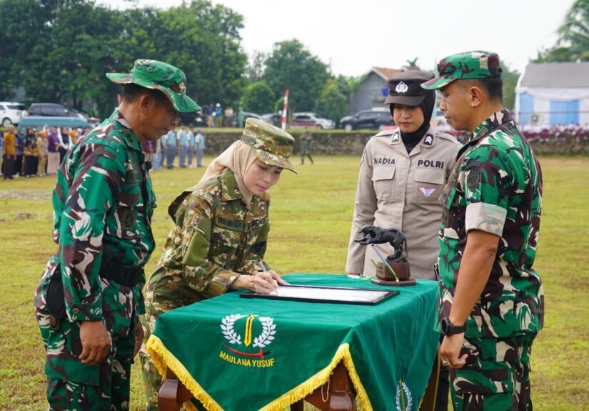 Upacara pembukaan dipimpin langsung oleh Hj. Ratu Rachmatuzakiyah selaku Inspektur Upacara.. FOTO: Budi05/portalbmi.id