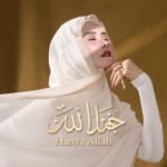 Penyanyi Angel Lelga resmi merilis single religi terbarunya berjudul “Hanya Allah”.