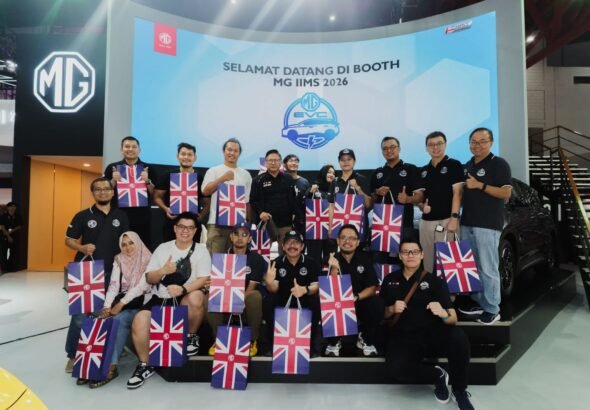 Kunjungan MG EV Community (MGEVC) ke booth MG pada ajang Indonesia International Motor Show (IIMS) 2026. FOTO: Allung06/portalbmi.id