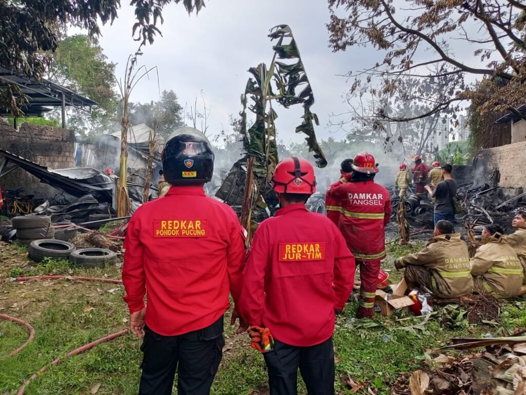 16 Unit Damkar Diterjunkan. FOTO: Henny06/ portalbmi.id