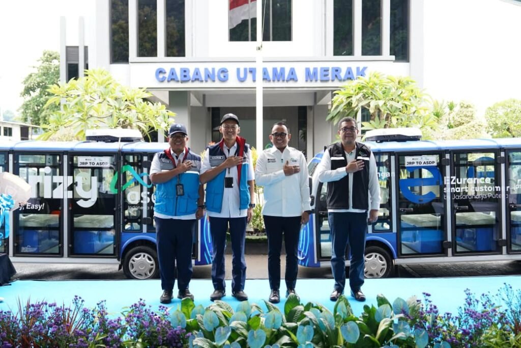 ASDP menyerahkan kurang lebih 750 unit life jacket sebagai bagian dari dukungan terhadap penguatan aspek keselamatan pelayaran. FOTO: Budi05/portalbmi.id