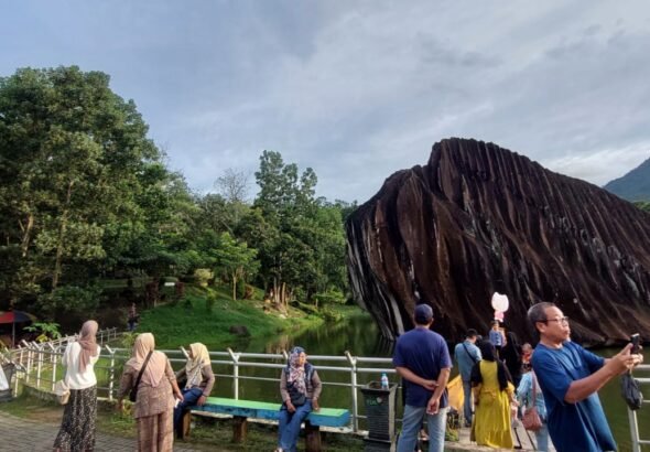 Batu belimbing, singkawang. FOTO: Aep05/portalbmi.id