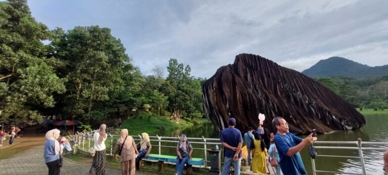 Batu belimbing, singkawang. FOTO: Aep05/portalbmi.id