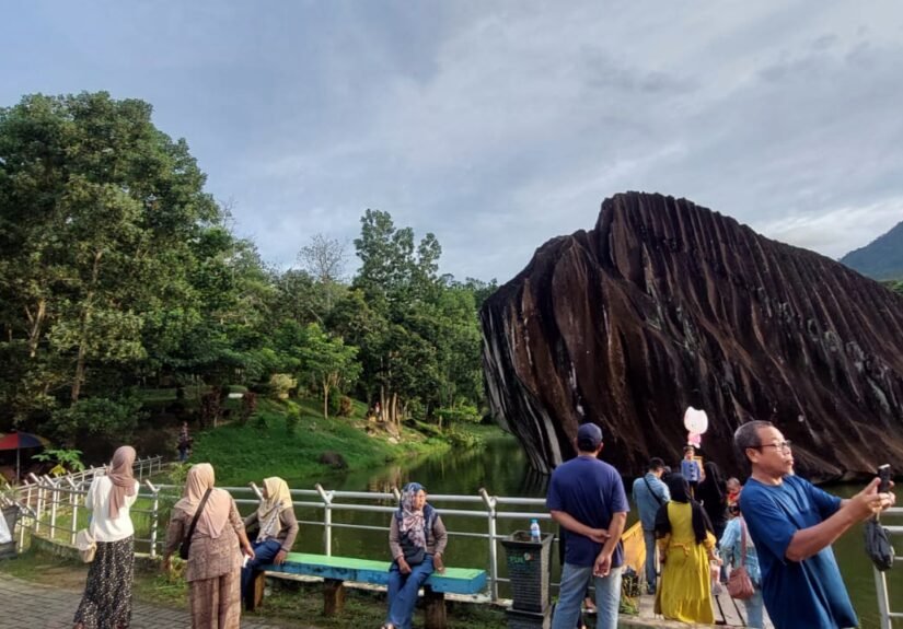 Batu belimbing, singkawang. FOTO: Aep05/portalbmi.id