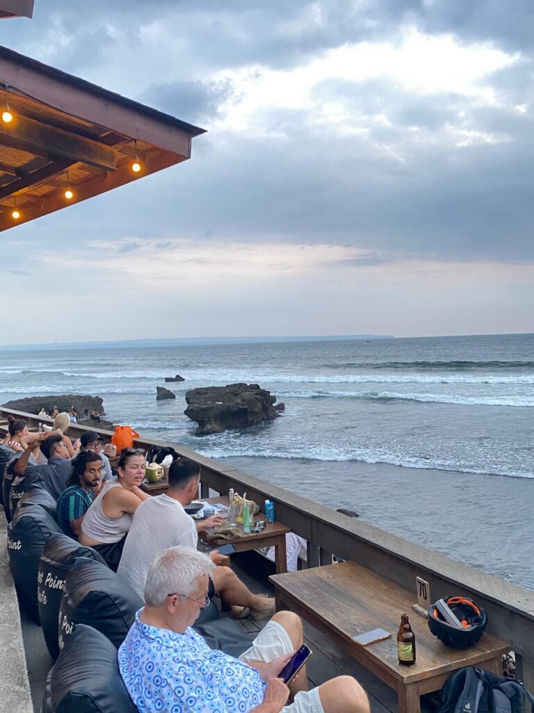 Pantai Batu Mejan meneguhkan diri sebagai salah satu destinasi wisata unggulan di kawasan Canggu, Kuta Utara. FOTO: Santi07/portalbmi.id