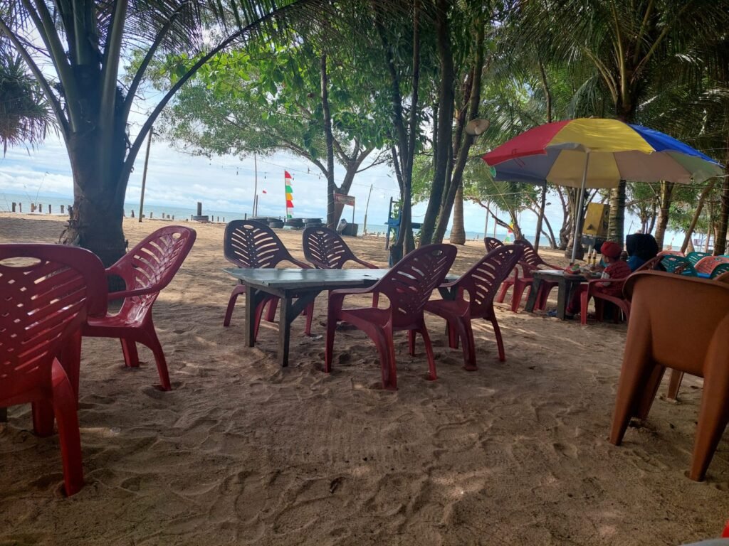 Suasana Pantai Taman Wisata Bahari, Jawai Laut, Kec. Jawai Selatan. foto: Aep05/portalbmi.id