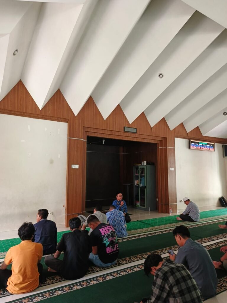 Firdaus.S.Ip., Dosen Ilmu Politik Sampaikan Kultum Ramadan di Mushollah Nuruddin Fisip Untan. FOTO: Firdaus06/portalbmi.id