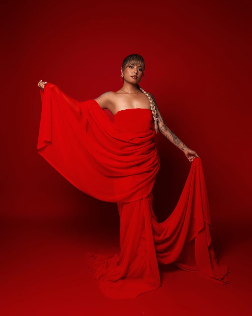 Penyanyi sekaligus penulis lagu asal Indonesia, Jey Denise, resmi merilis single terbarunya berjudul "No. 1 Priority". FOTO: Allung06/portalbmi.id