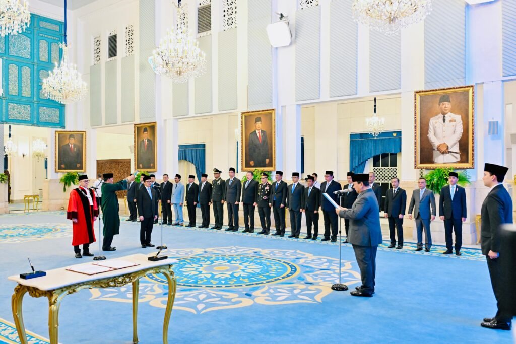 Wakil Presiden (Wapres) Gibran Rakabuming mendampingi Presiden Prabowo Subianto dalam acara pengucapan sumpah Hakim Konstitusi