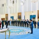 Wakil Presiden (Wapres) Gibran Rakabuming mendampingi Presiden Prabowo Subianto dalam acara pengucapan sumpah Hakim Konstitusi