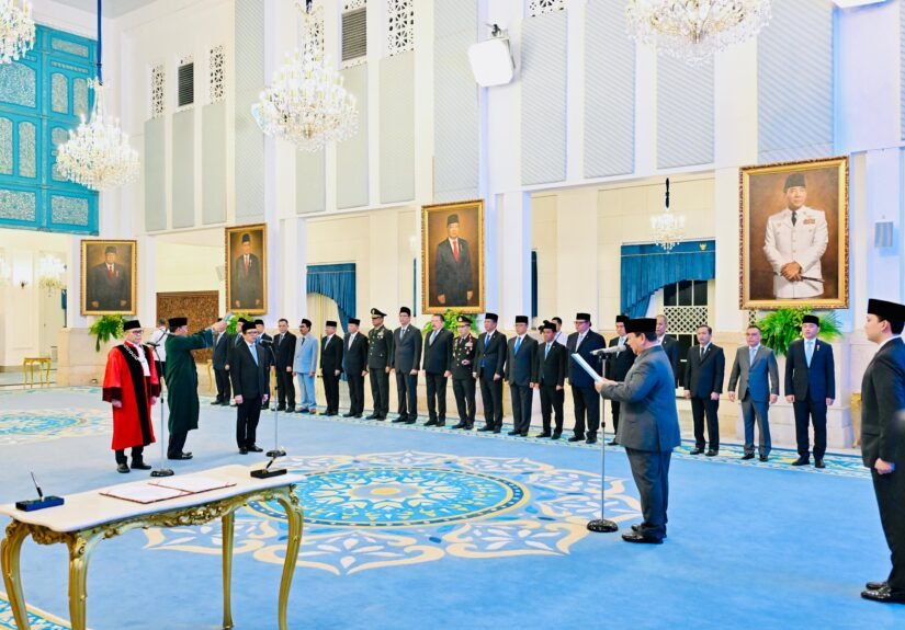 Wakil Presiden (Wapres) Gibran Rakabuming mendampingi Presiden Prabowo Subianto dalam acara pengucapan sumpah Hakim Konstitusi