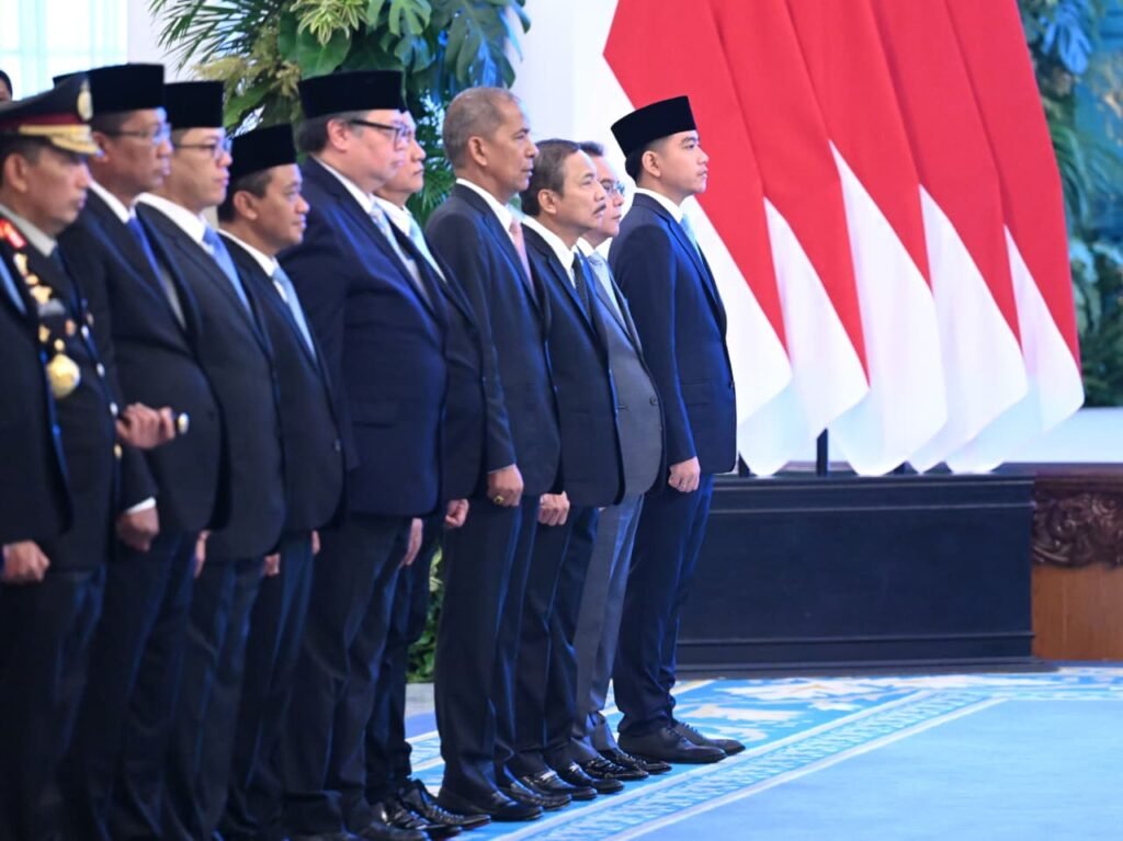 Wakil Presiden (Wapres) Gibran Rakabuming mendampingi Presiden Prabowo Subianto dalam acara pengucapan sumpah Hakim Konstitusi