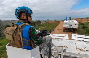 Pasukan penjaga perdamaian UNIFIL dari Indonesia sedang berpatroli di sepanjang Garis Biru di sekitar El Odeisse, Lebanon selatan. 16 Februari 2023. Pasqual Gorriz (UNIFIL) Foto: Pasqual Gorriz (UNIFIL