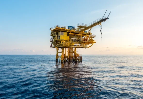 Ilustrasi pengeboran minyak lepas pantai (offshore). Foto: Shutterstock