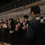 Massa gelar doa bersama untuk Ayatollah Ali Khamenei di depan Kedubes Iran, Jakarta Pusat, Minggu (1/3). Zamachsyari/kumparan