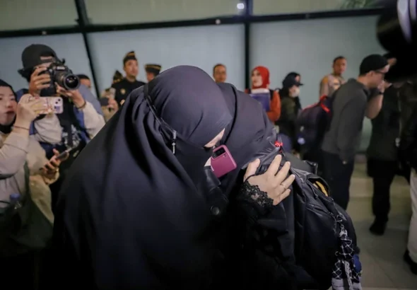 WNI yang tinggal di Iran tiba di Bandara Soekarno-Hatta, Jakarta, Selasa (10/3/2026). Foto: Jamal Ramadhan/kumparan
