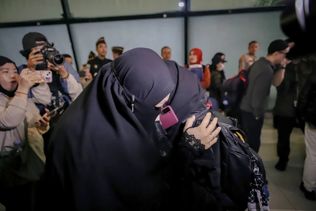 WNI yang tinggal di Iran tiba di Bandara Soekarno-Hatta, Jakarta, Selasa (10/3/2026). Foto: Jamal Ramadhan/kumparan