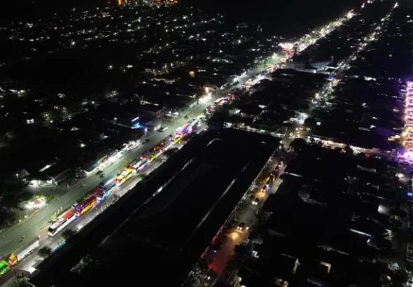 Foto udara kemacetan kendaraan menuju pelabuhan Gilimanuk, Jembrana, Bali, Sabtu (14/3/2026). Foto: Budi Candra Setya/ANTARA