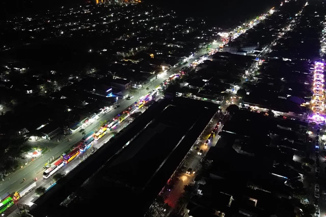 Foto udara kemacetan kendaraan menuju pelabuhan Gilimanuk, Jembrana, Bali, Sabtu (14/3/2026). Foto: Budi Candra Setya/ANTARA