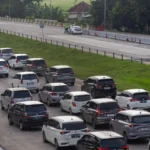 Polisi melakukan sterilisasi sebelum dilakukan skema One way pada arus balik di tol Cipali Palimanan, Cirebon, Jawa Barat, Senin (23/3/2026). Foto: Dedi Suwidiantoro/ANTARA FOTO