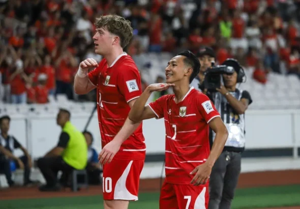 Pemain Timnas Indonesia Beckham Putra dan Ole Romeny melakukan selebrasi pada pertandingan FIFA Series 2026.