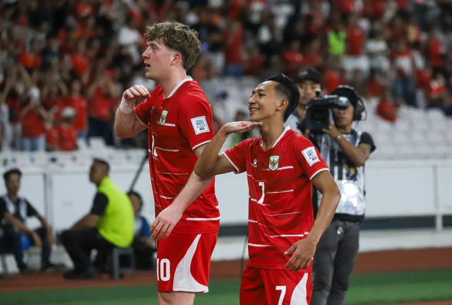 Pemain Timnas Indonesia Beckham Putra dan Ole Romeny melakukan selebrasi pada pertandingan FIFA Series 2026.