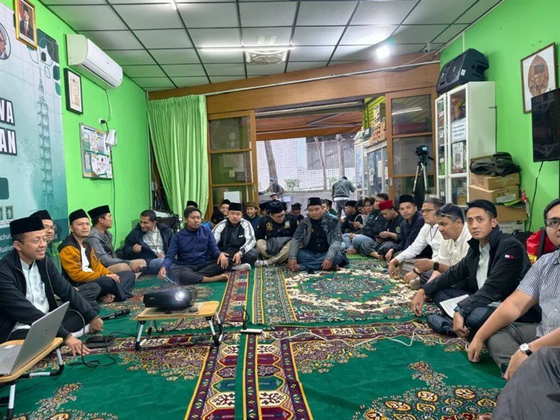 Pemantauan hilal PCINU Taiwan di Tamsui Fisherman's Wharf pada Kamis. (Sumber Foto : CNA, 19 Maret 2026)