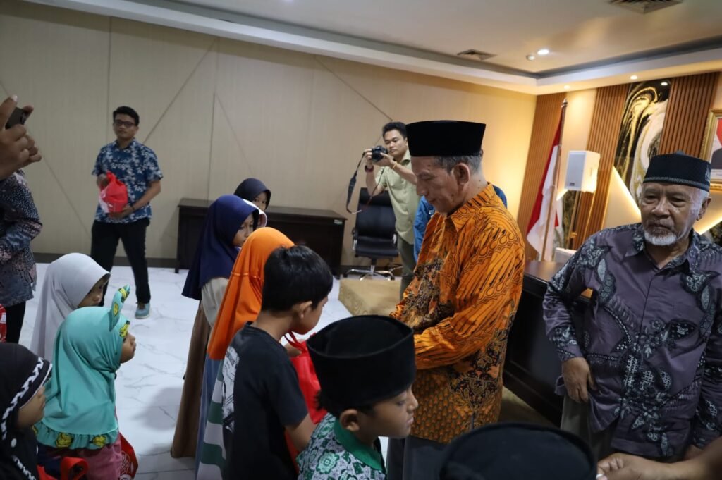 PW PII dan KB PII Banten Gelar Silaturahmi Akbar dan Santunan Anak Yatim di DPRD Banten. FOTO: Achie06/portalbmi.id