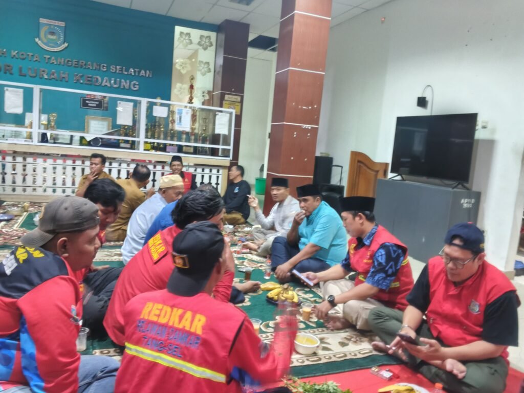 Relawan Damkar Kedaung Gelar Buka Bersama Dihadiri Jajaran Petinggi Disdamkar Tangsel. FOTO: Henny06/portalbmi.id