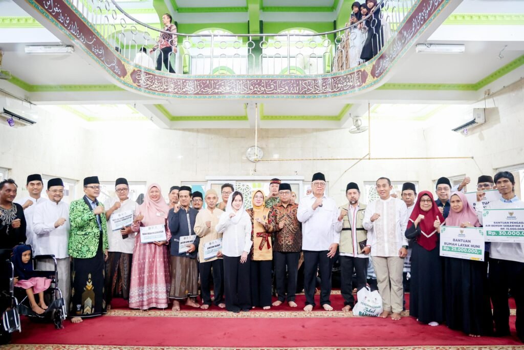 Andra Soni hadir bersama Ketua TP PKK Provinsi Banten Tinawati Andra Soni, Wali Kota Tangerang Selatan Benyamin Davnie, jajaran Forkopimda, DPRD, serta sejumlah kepala organisasi perangkat daerah (OPD). FOTO: portalbmi.id